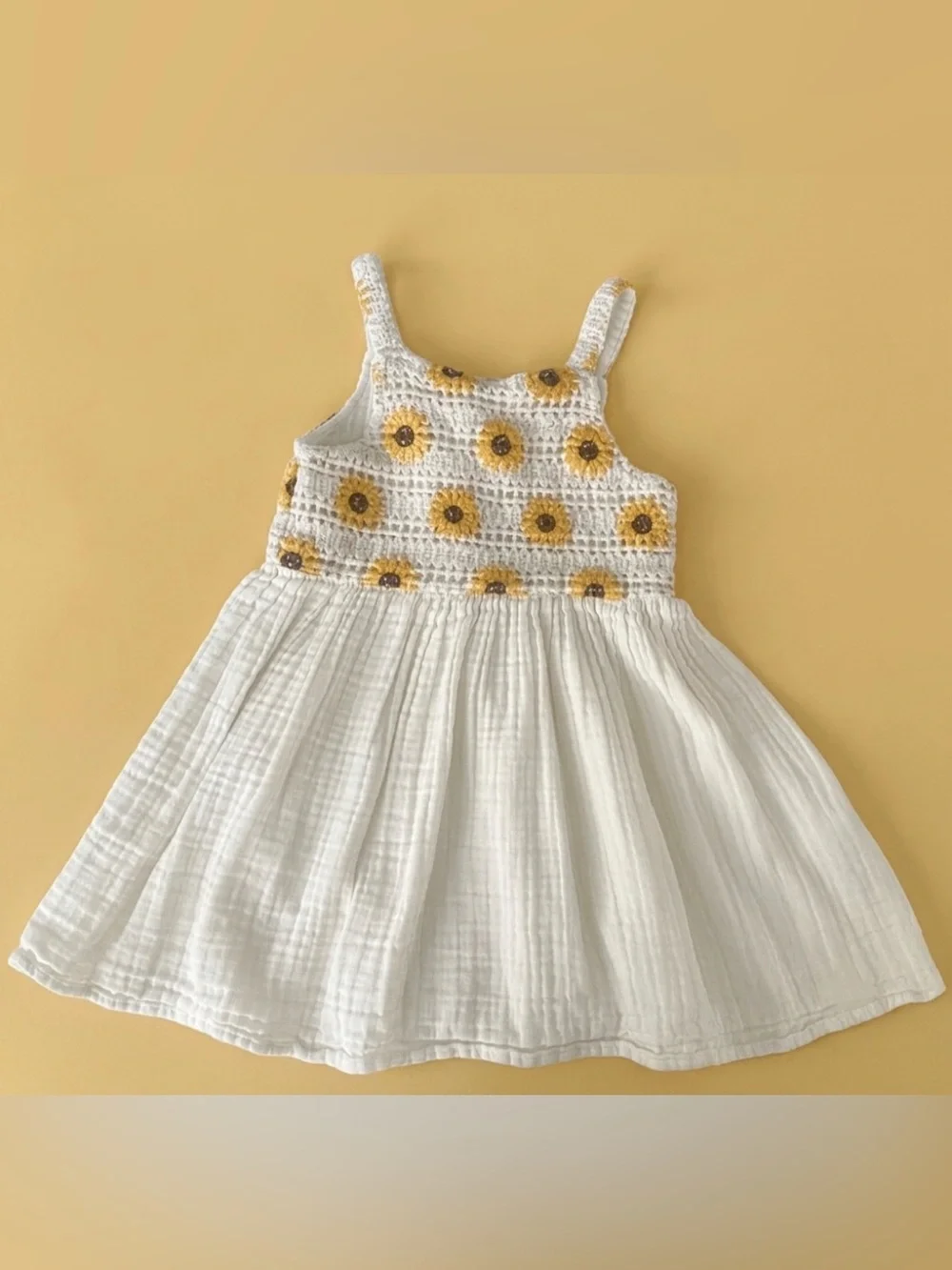 Zara girl’s dress crochet sunflower bodice and a white muslin skirt. Size 3T.
